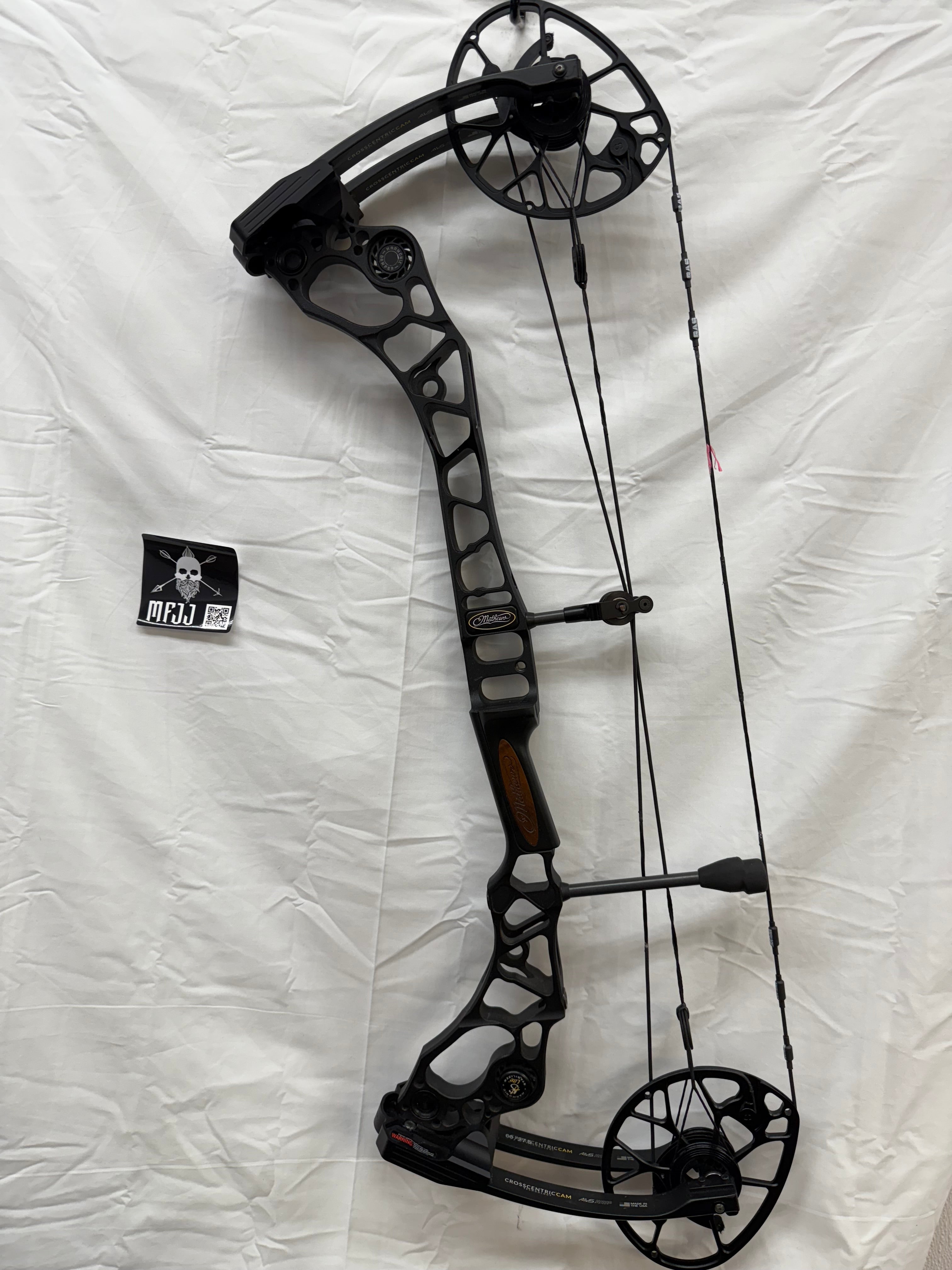 MATHEWS HALON 6 - RH/BLACK/70 - MH6RHB70-1 - USED BOW!!!