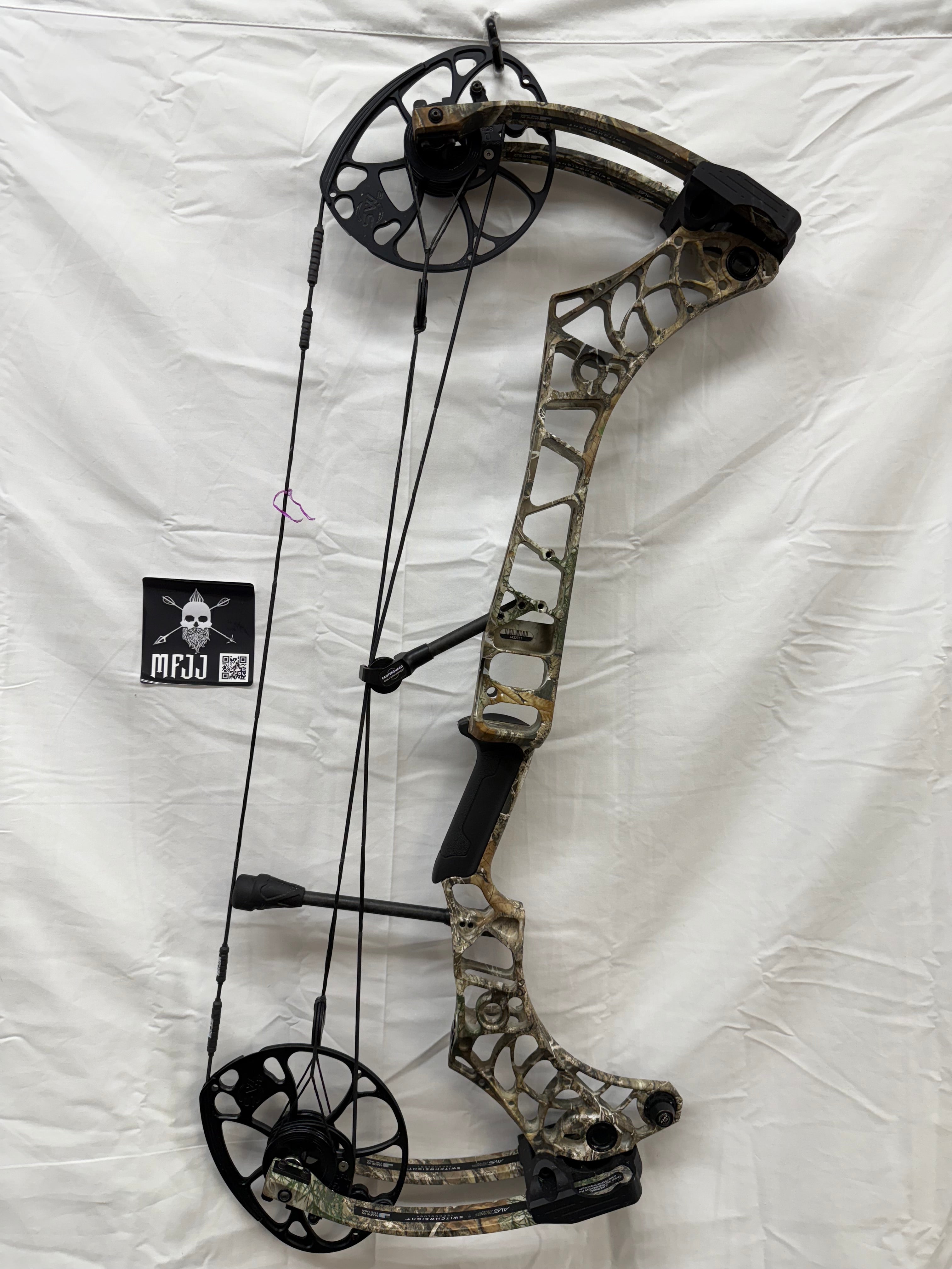 MATHEWS V3 27 - RH/REALTREE EDGE/60-75# - #MV3RH27RT75 - 1 USED BOW!!!