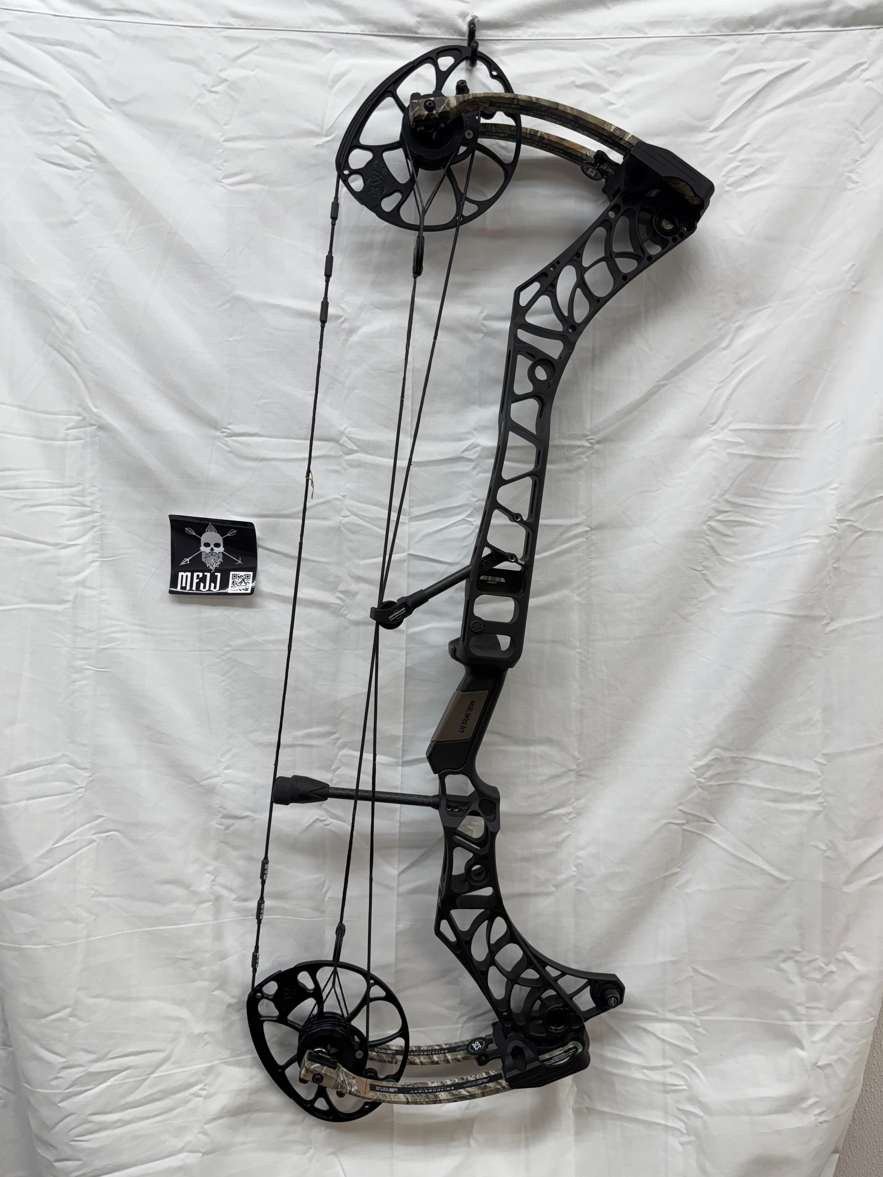 MATHEWS V3 31 - RH/BLACK-EDGE/60-75# - #MV331RHBRT6075-1 - USED BOW!!!