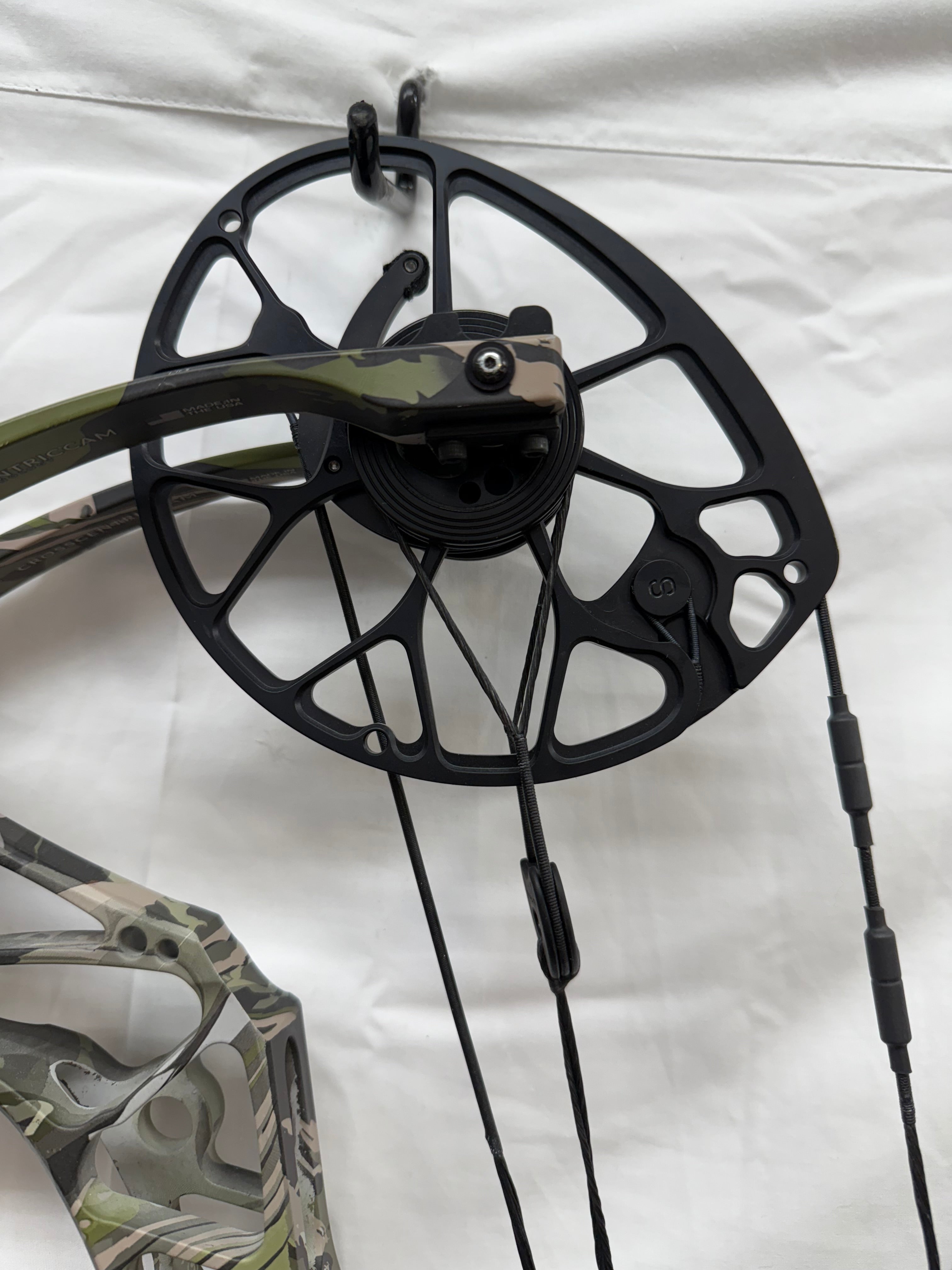MATHEWS TX-5 UA ALL SEASON - RH/UA ALL SEASON/70# - MTX5RHUAS70-1 - USED BOW!!!