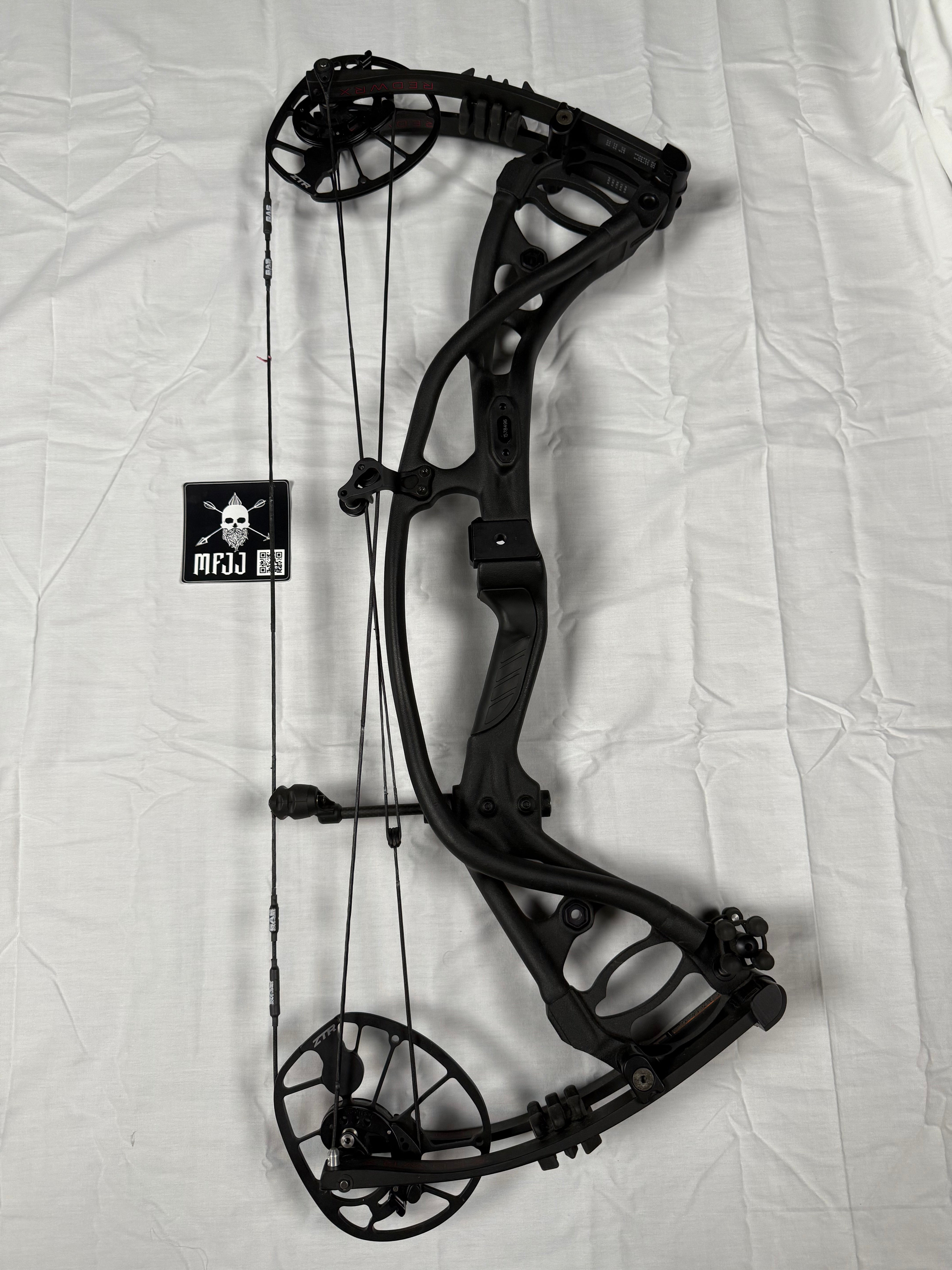 HOYT RX-4 - RH/BLACK/70# - #HRX4RHBL70-1 USED BOW!!!