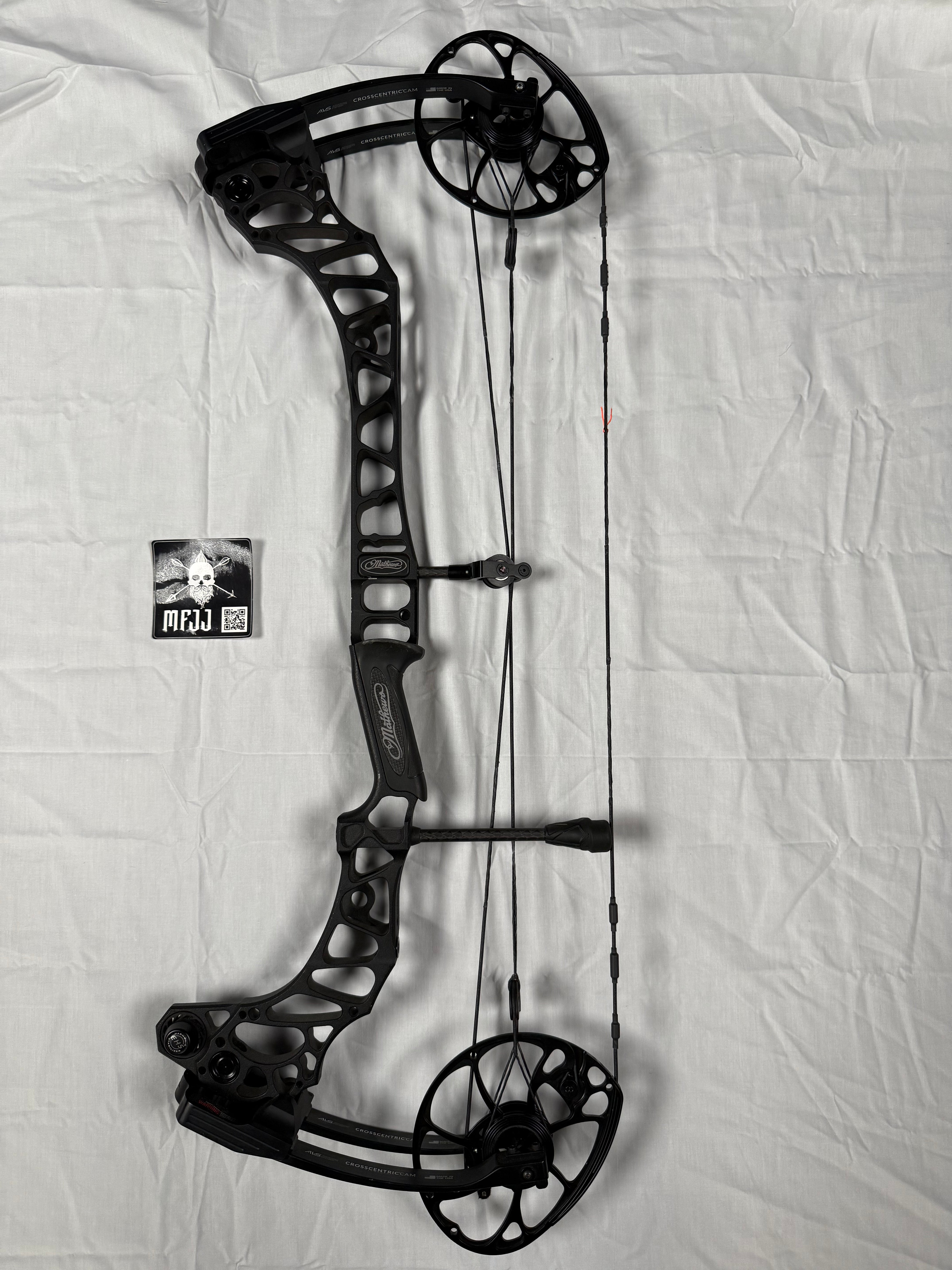MATHEWS VERTIX RH/BLACK/60-75# - #MVRHBL75# - 1 USED BOW!!!