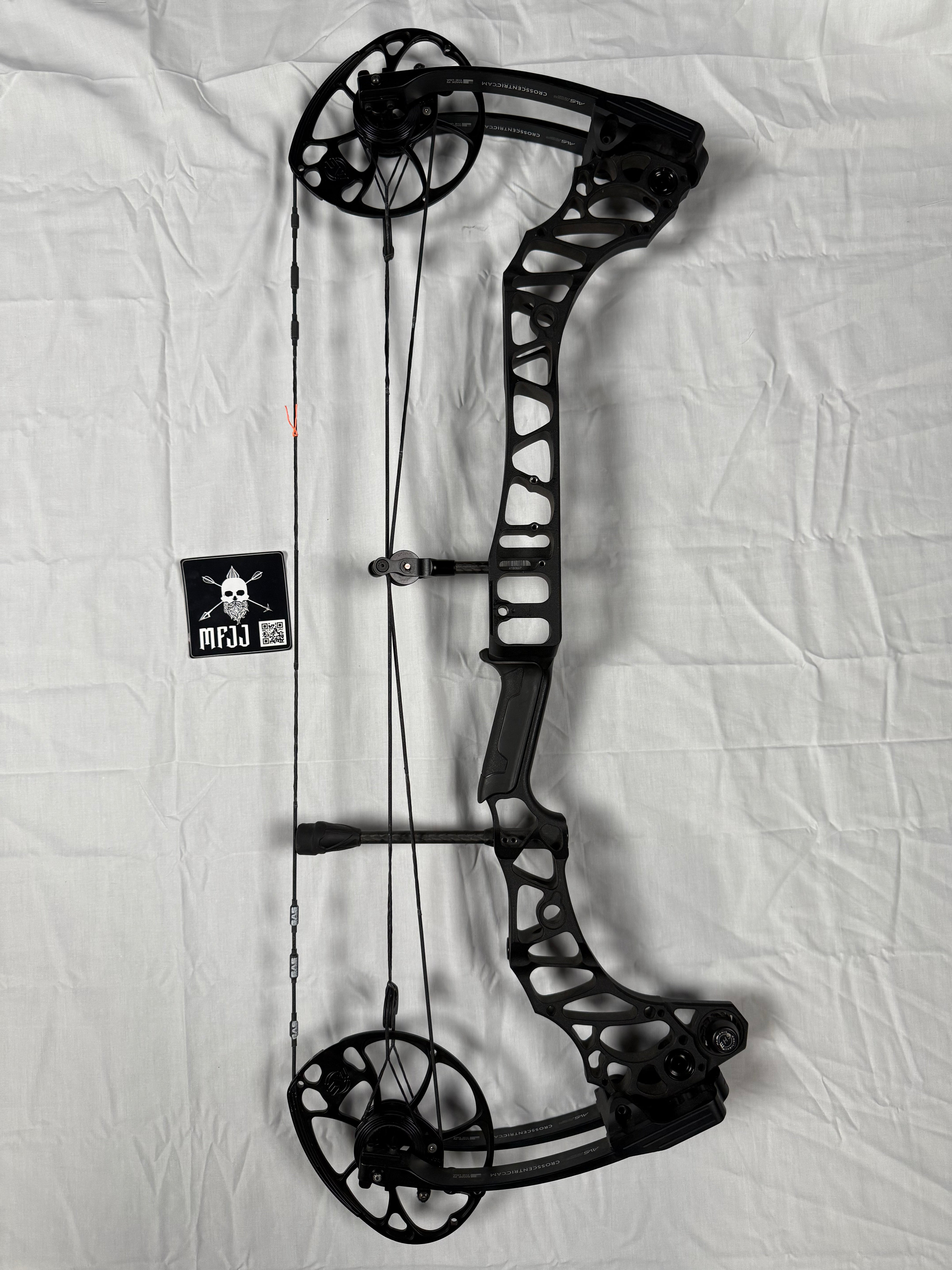 MATHEWS VERTIX RH/BLACK/60-75# - #MVRHBL75# - 1 USED BOW!!!