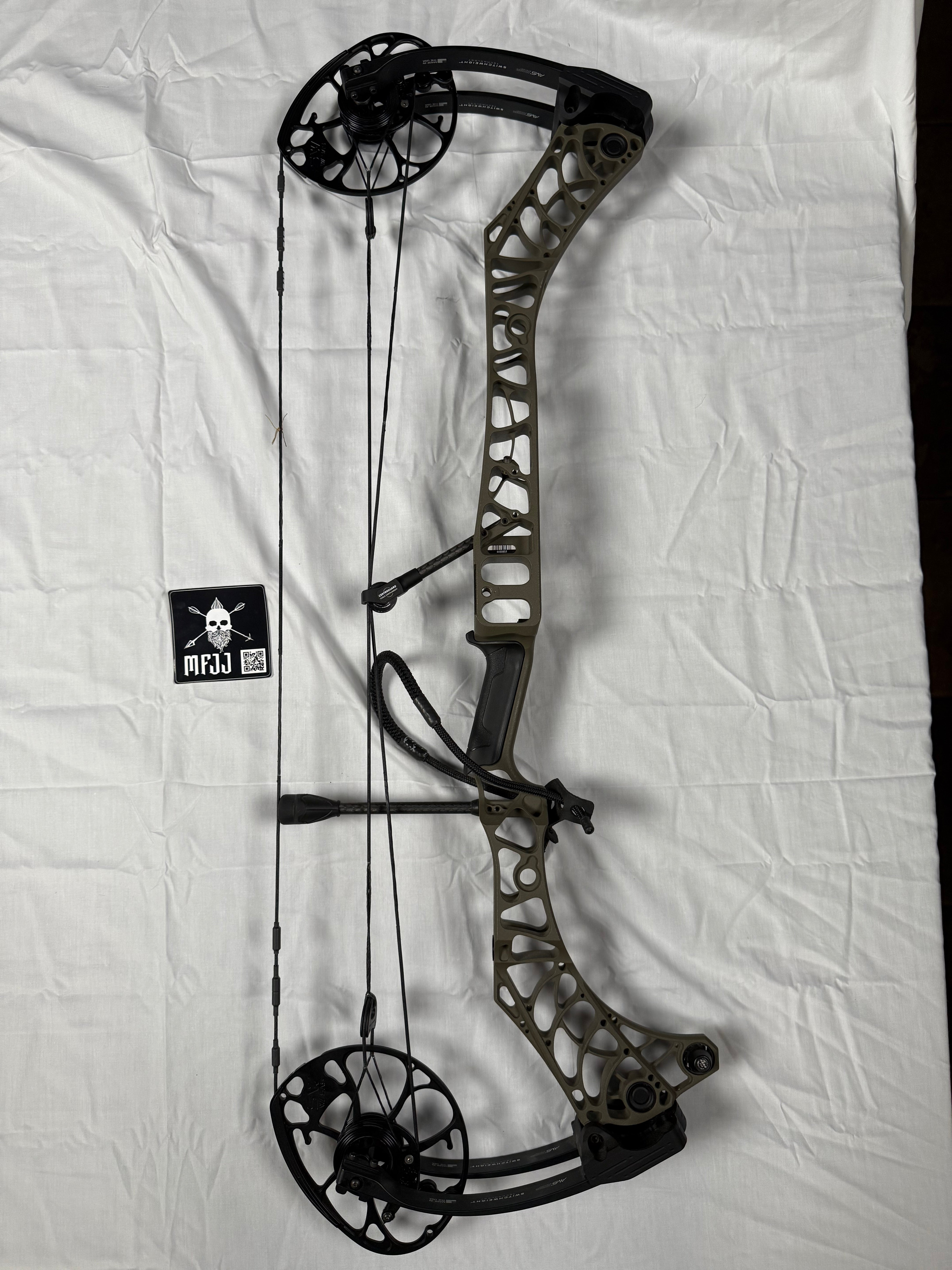 MATHEWS V3X 33 - RH/AMBUSH-BLACK/60-75# - #MV3X33RAB75 - 1 USED BOW!!!