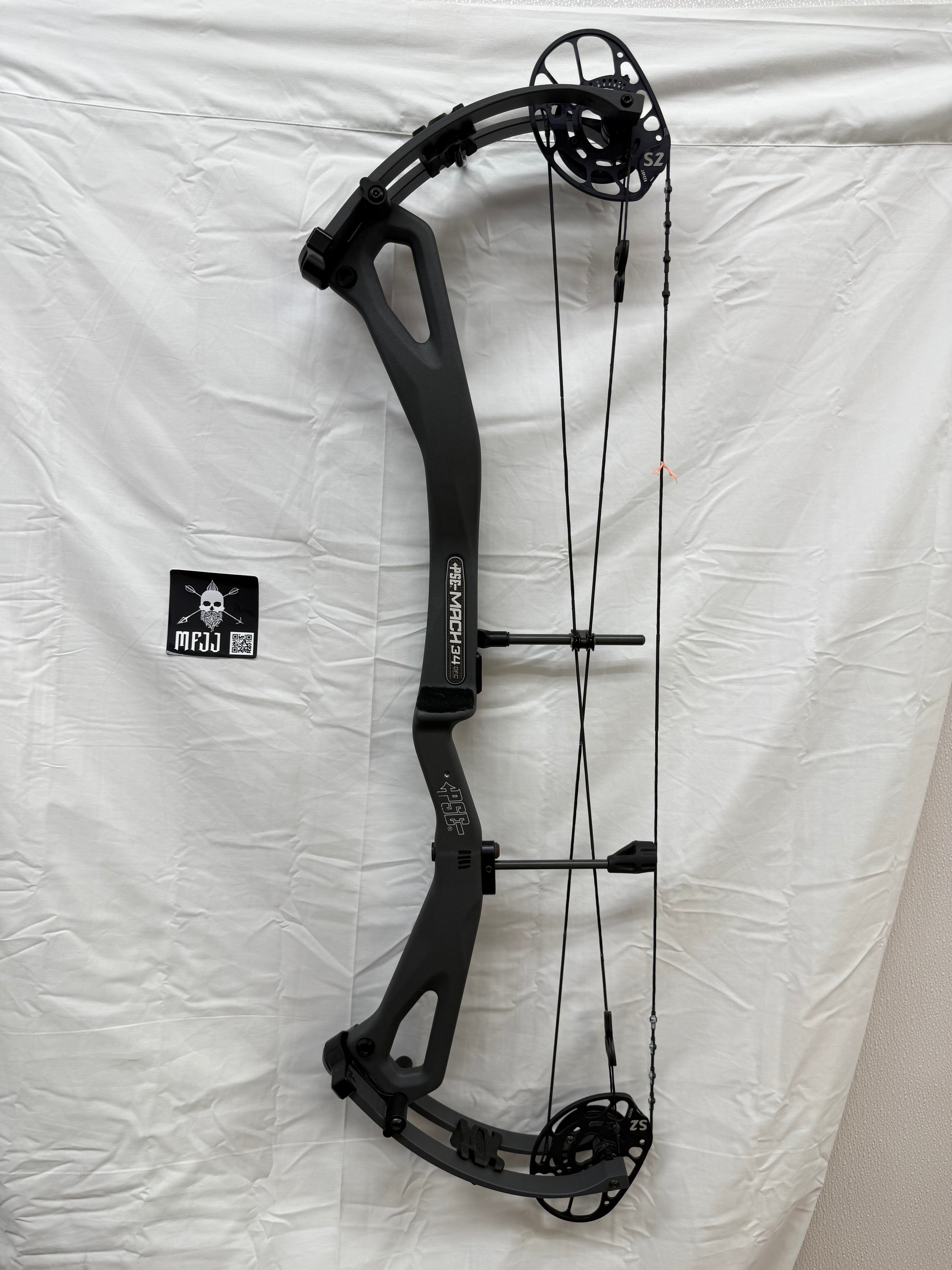 PSE MACH 34 DS S2 - RH/CHARCOAL/70 - #PM34CH70 - 1 - USED BOW!!!