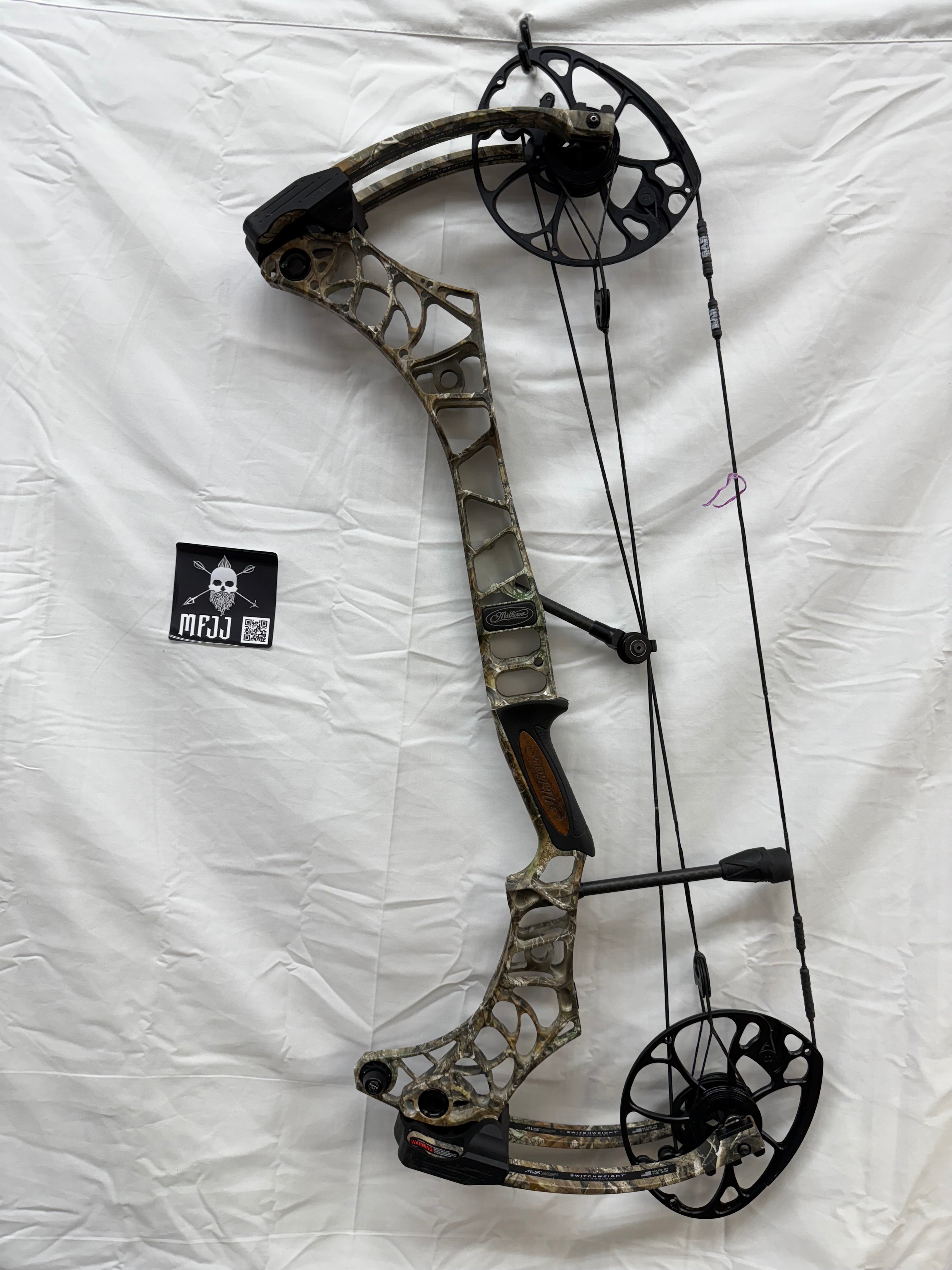 MATHEWS V3 27 - RH/REALTREE EDGE/60-75# - #MV3RH27RT75 - 1 USED BOW!!!