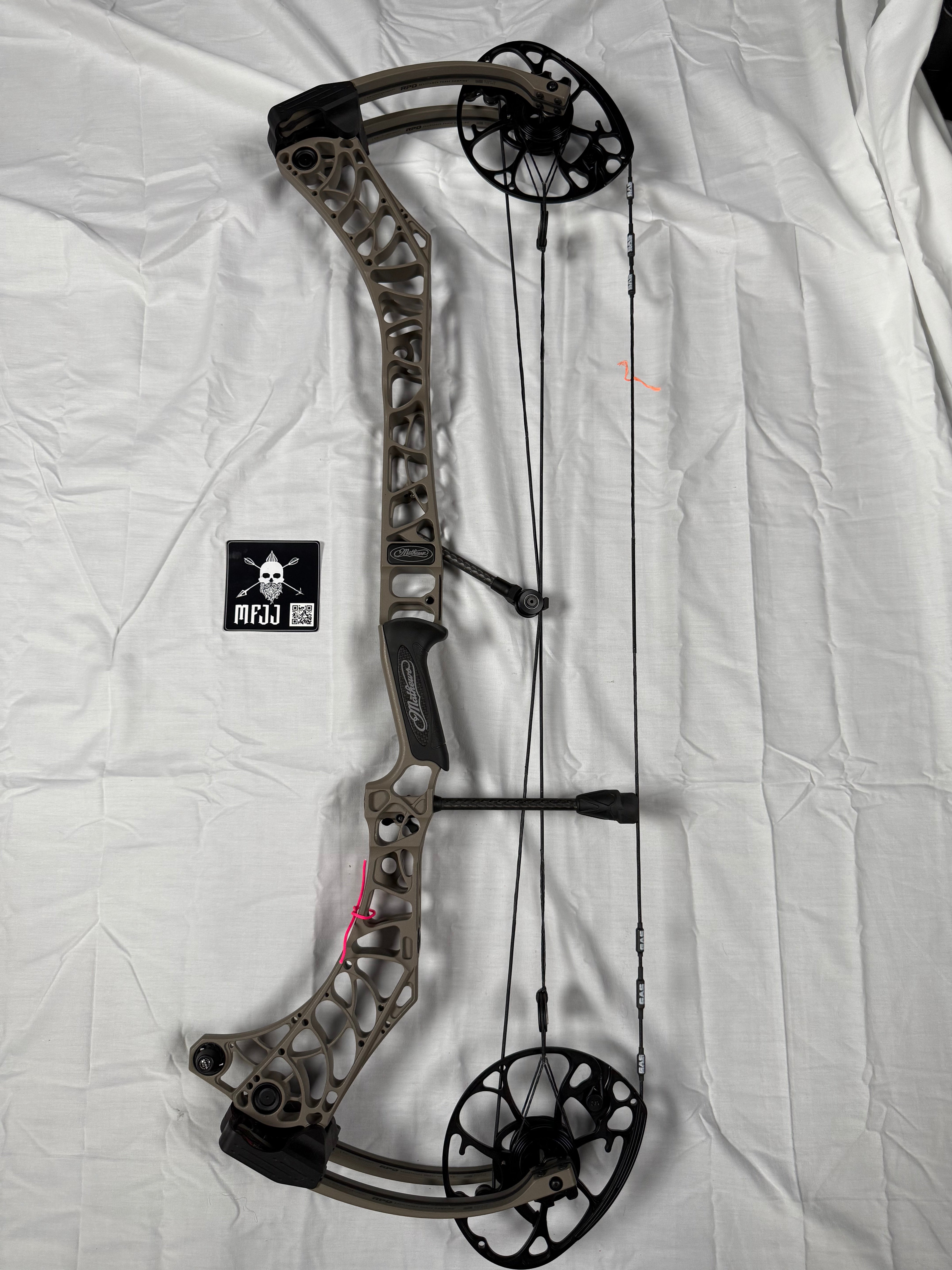 MATHEWS PHASE 4 33 - RH/GRANITE/75# - #MP433RG75 - 1 USED BOW!!!