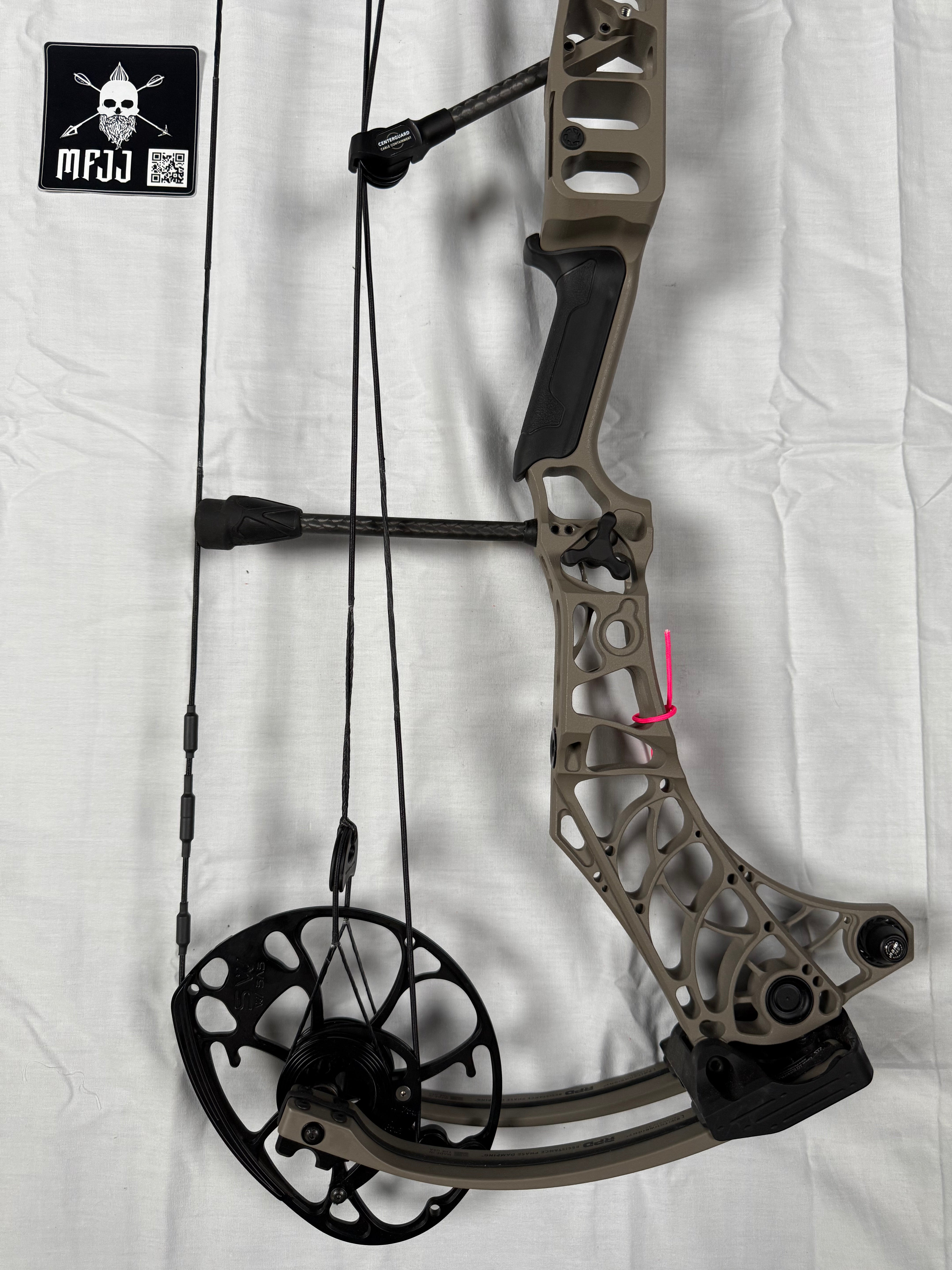 MATHEWS PHASE 4 33 - RH/GRANITE/75# - #MP433RG75 - 1 USED BOW!!!