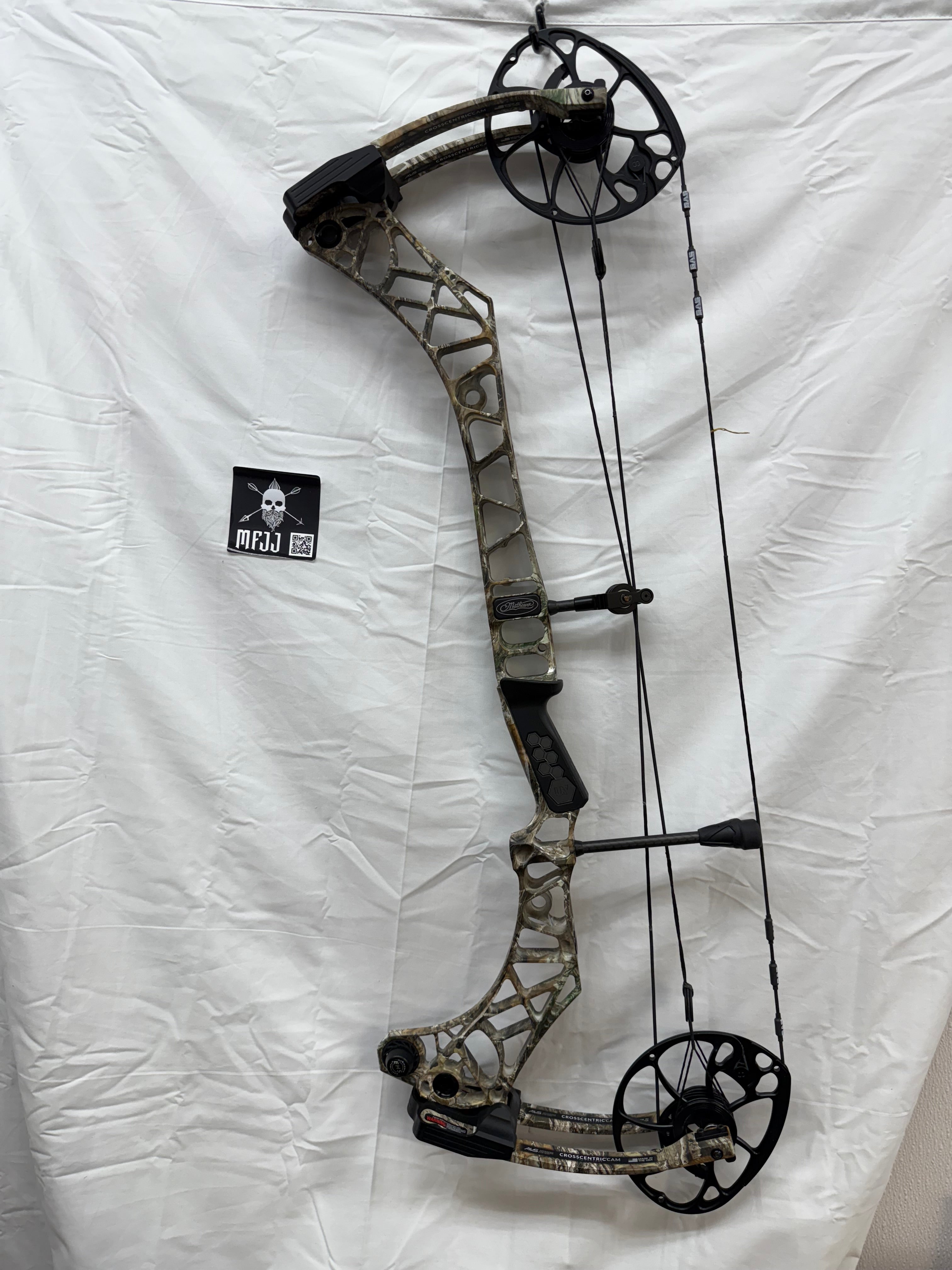 MATHEWS VXR 31.5 - RH/REALTREE/75# - #MVXR315RHRT75 - 1 USED BOW!!!