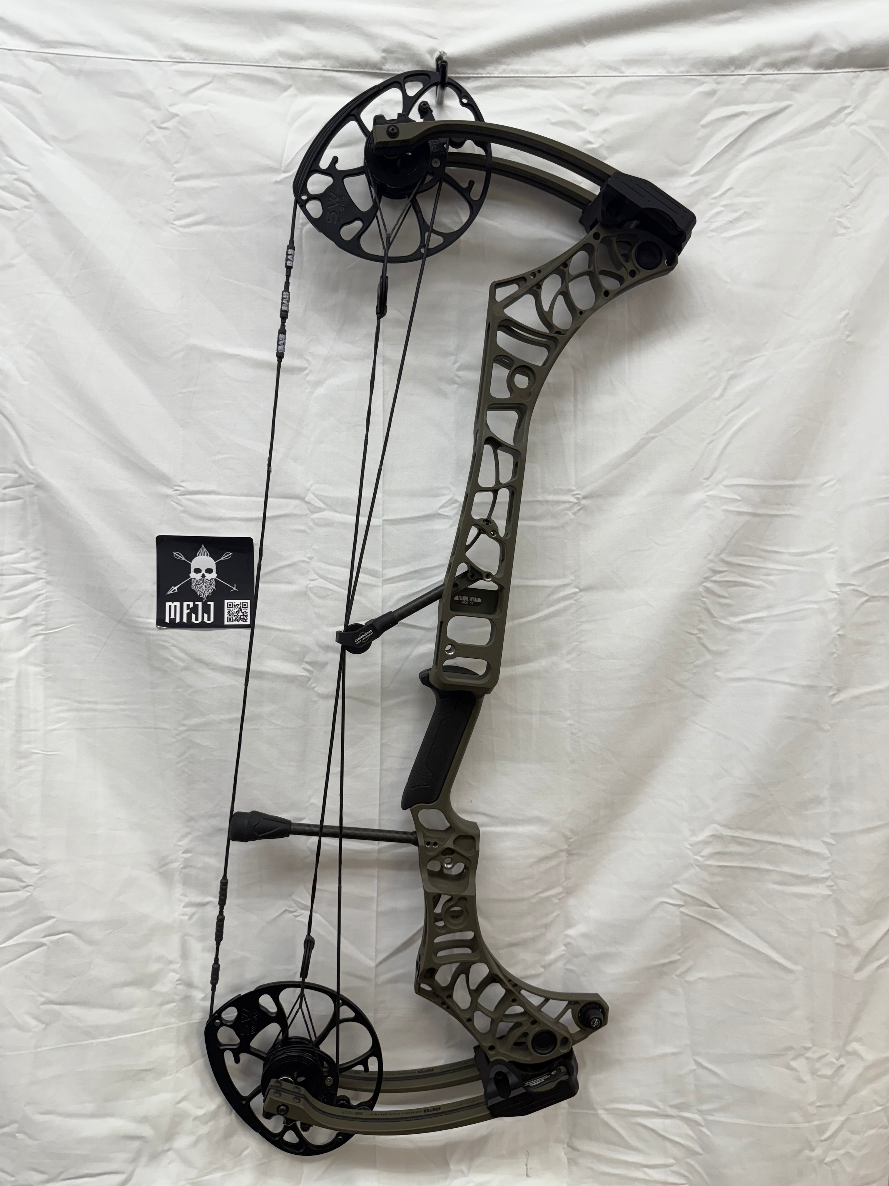 MATHEWS PHASE 4 29 - RH/AMBUSH/75 - MP4RH29A75 - 2 - USED BOW!!!!